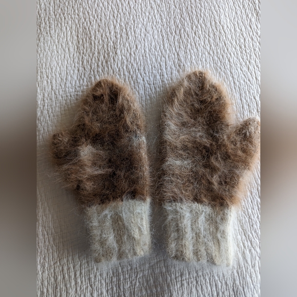Handspun, Handknit dog fur Mitts - Picture 2 of 2
